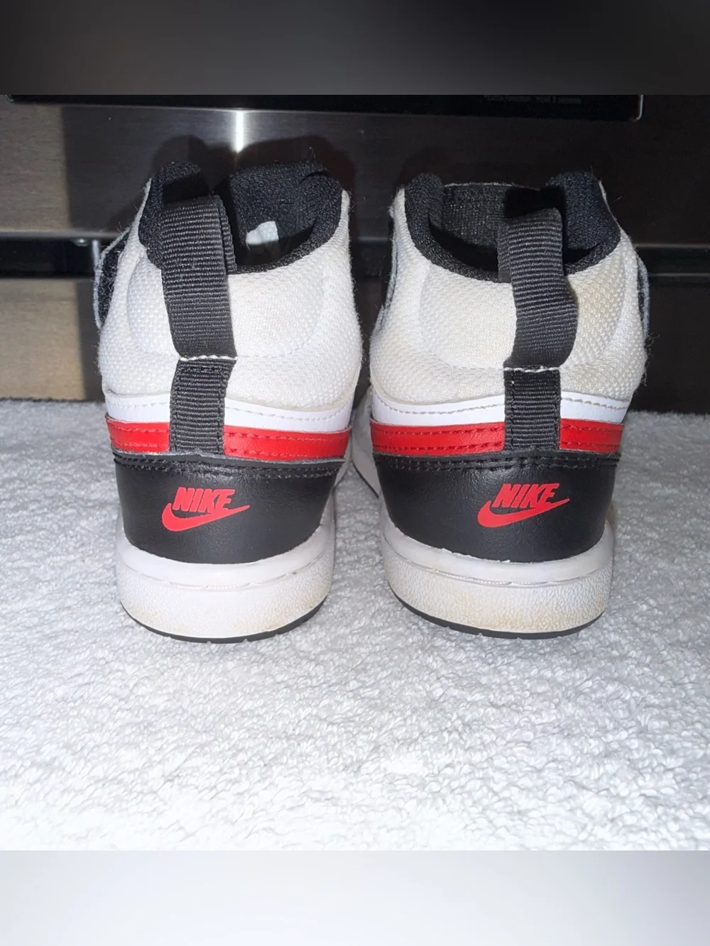Nike Court Borough Mid 2 White Red Black Kids High-Top Sneaker Size 11C